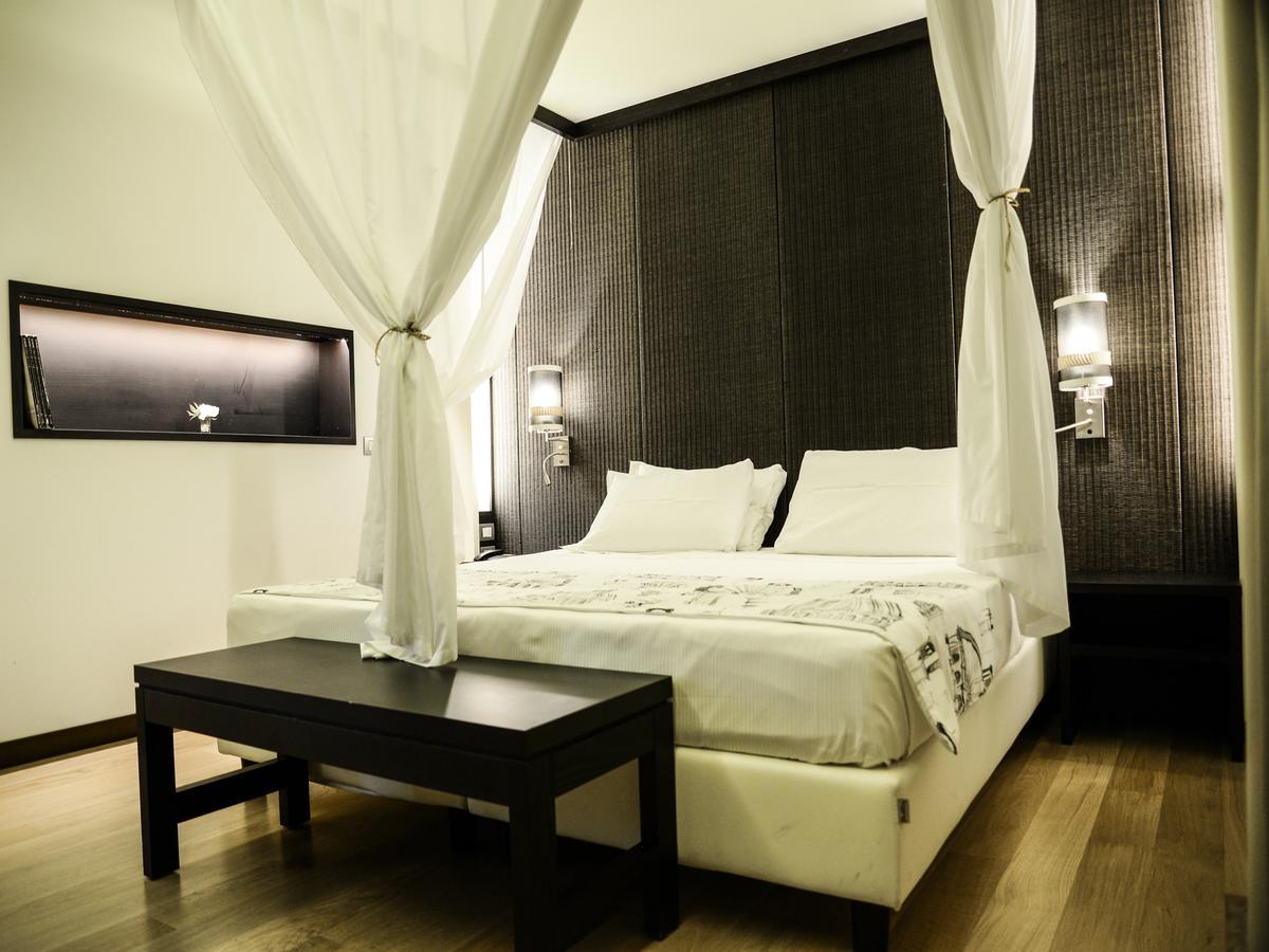 At Forty-one 3* Rom